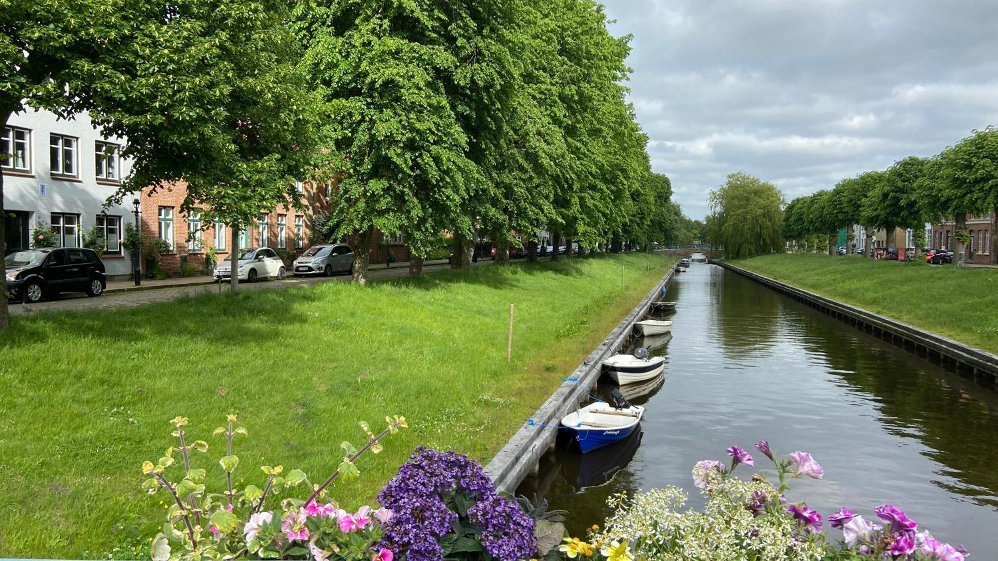 Loftwohnung 2 Simmerdeis An Der Gracht Friedrichstadt Exterior foto